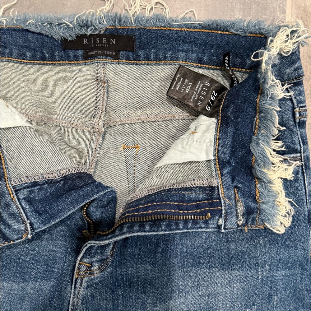 Distressed Risen Jeans - Picture 5 of 6